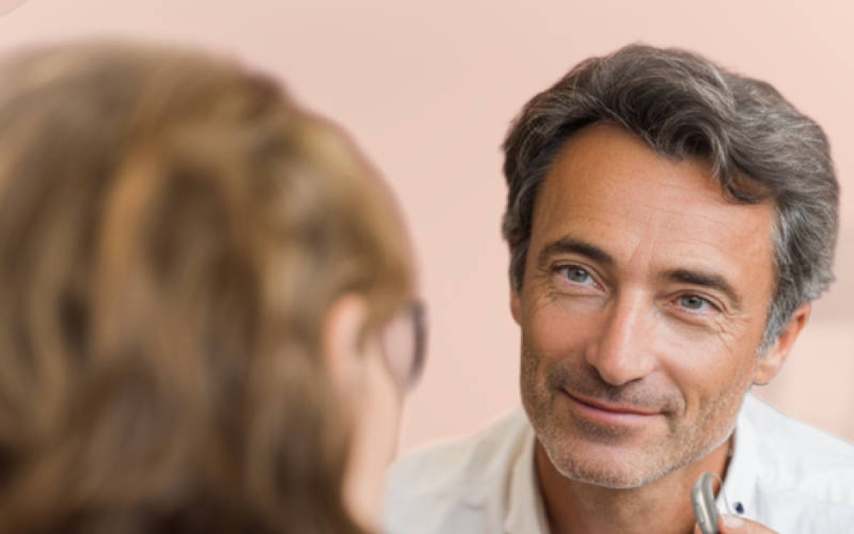 Pareja mayor disfrutando de la vida